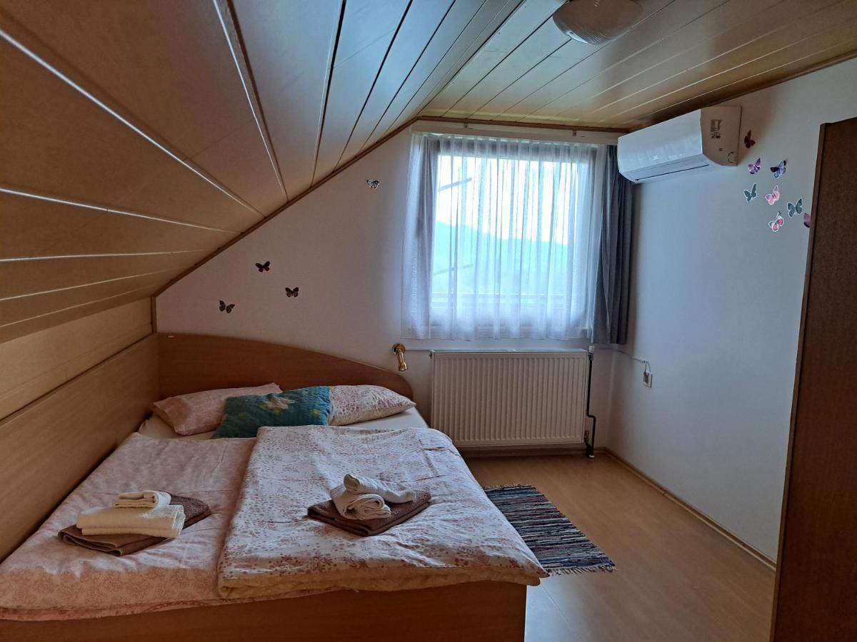 Getaway "At The Three Lights" Vila Sevnica Exterior foto
